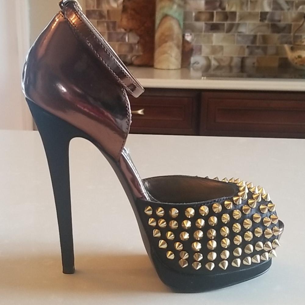 Steve Madden Metal Studded Bronze 6M Shoe - Picture 2 of 8